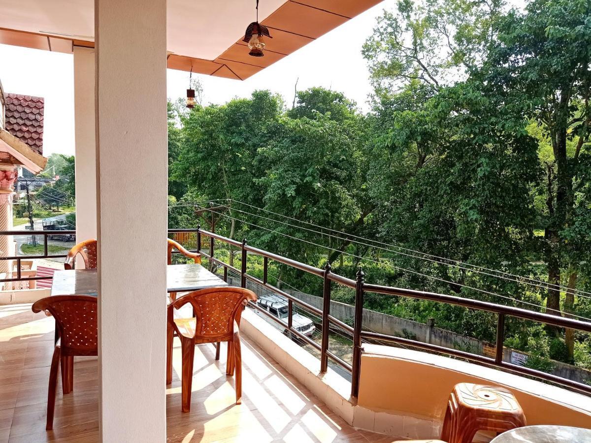 Hotel Rhinoceros-Homestay Sauraha Exterior photo